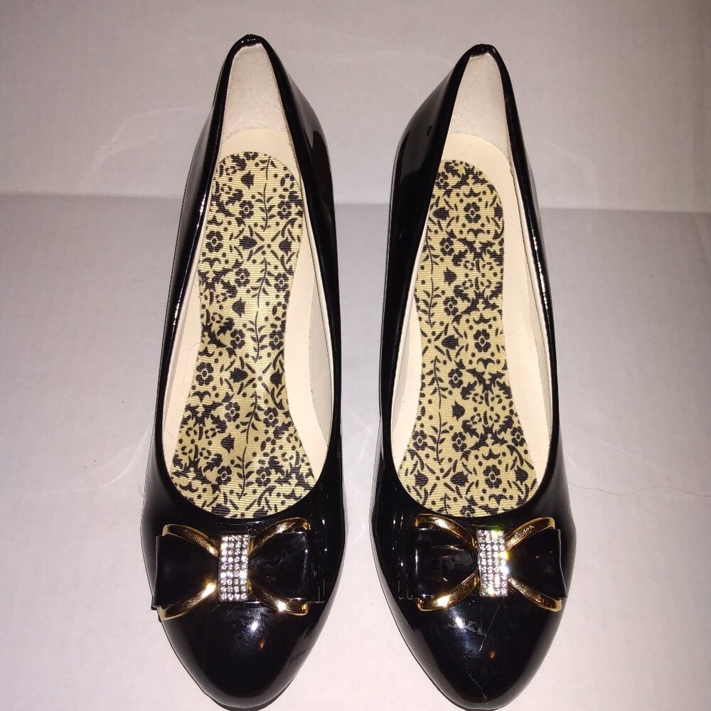 Glossy black high heels pumps with bow size 9